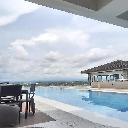 Condo With Direct Access To Shopping Mall In Bacolod City Exterior photo